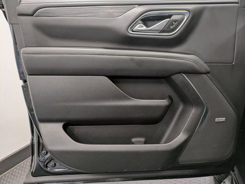 Used 2023 GMC Yukon SLT w/ SLT Luxury Package image 8