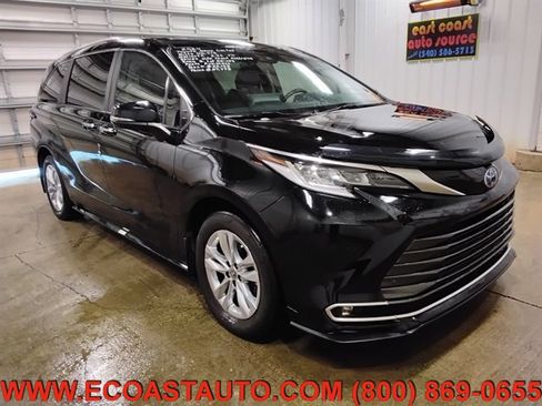 Used 2024 Toyota Sienna Limited image 4