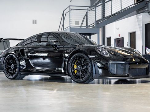 Used 2019 Porsche 911 GT2 RS w/ Weissach Package RWD image 8