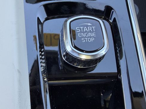 New 2026 Volvo XC60 B5 Ultra w/ Climate Package image 26