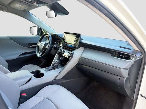 Used 2021 Toyota Venza LE AWD/4WD image 14