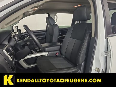 Used 2018 Nissan Titan SV w/ SV Convenience Package AWD/4WD image 20