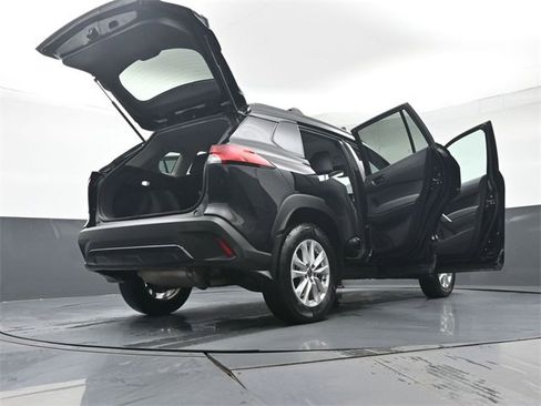 Used 2023 Toyota Corolla Cross LE image 49