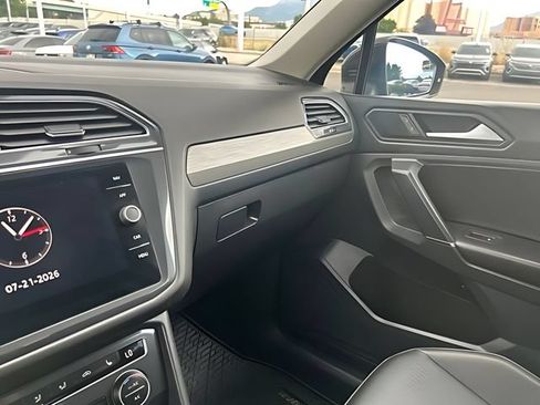 Used 2020 Volkswagen Tiguan SEL AWD/4WD image 39