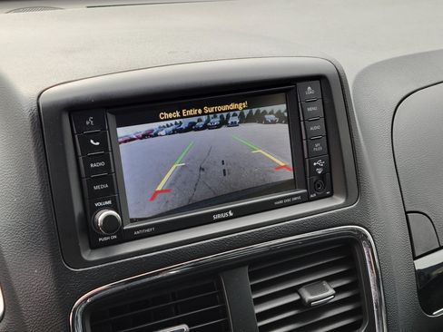 Used 2017 Dodge Grand Caravan SXT w/ Driver Convenience Group image 27