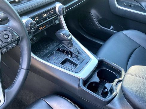 Used 2020 Toyota RAV4 XLE Premium FWD image 19