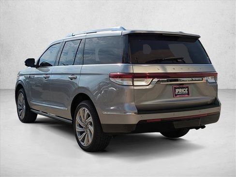 Used 2024 Lincoln Navigator Reserve image 8