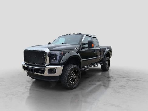 Used 2015 Ford F250 XLT w/ Snow Plow Prep Package AWD/4WD image 4