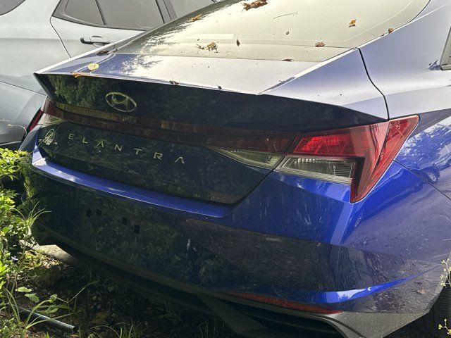 Used 2021 Hyundai Elantra SEL w/ Convenience Package FWD image 4