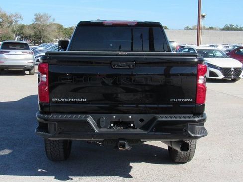 Used 2024 Chevrolet Silverado 2500 Custom w/ Custom Value Package image 4