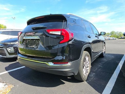 Used 2024 GMC Terrain SLT FWD image 9