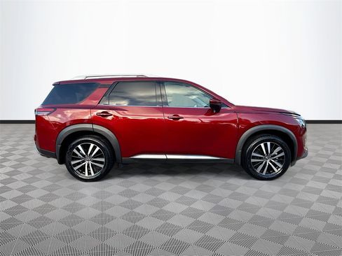 Used 2023 Nissan Pathfinder Platinum image 5