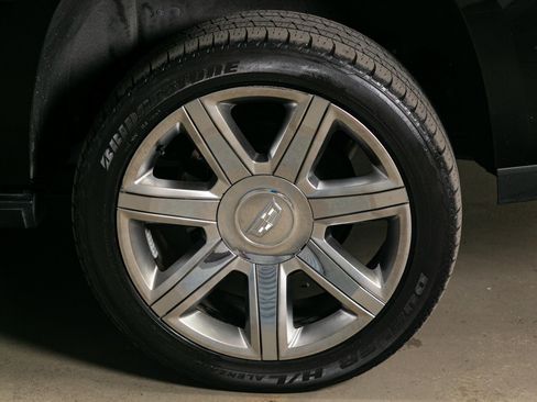 Used 2018 Cadillac Escalade Premium Luxury image 12