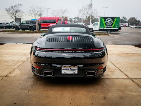 Used 2023 Porsche 911 Carrera 4 w/ Premium Package image 9