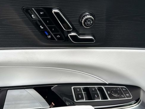 New 2025 Cadillac Lyriq Luxury image 19