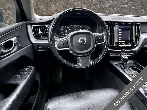 Used 2018 Volvo XC60 T6 Momentum w/ Convenience Package AWD/4WD image 4