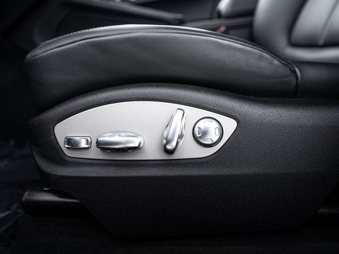 Certified 2026 Porsche Macan image 20