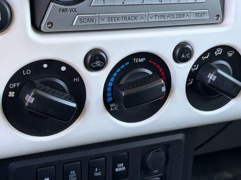 Used 2010 Toyota FJ Cruiser 4WD image 14