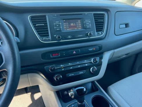 Used 2016 Kia Sedona LX w/ LX Convenience Package FWD image 18