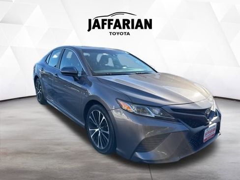 Certified 2018 Toyota Camry SE image 1
