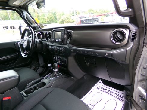 Used 2019 Jeep Wrangler Unlimited Sport S image 24