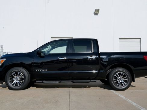 Used 2021 Nissan Titan SV w/ SV Convenience Package RWD image 14