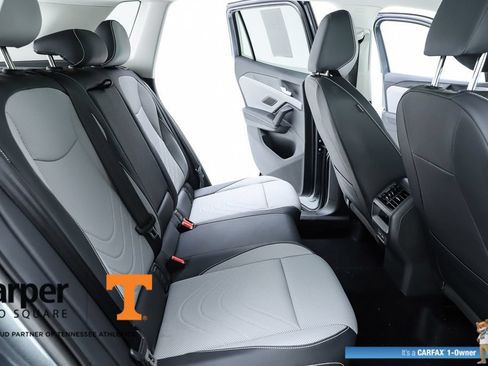 Used 2025 Volkswagen Tiguan SE w/ Panoramic Sunroof Package AWD/4WD image 38