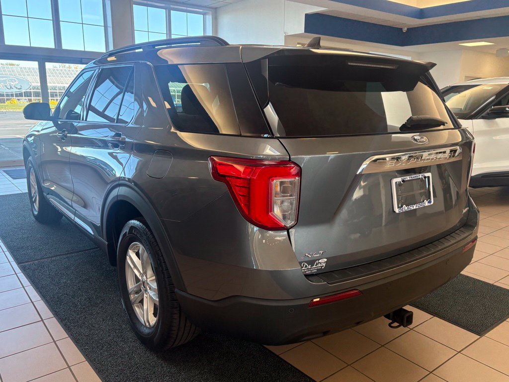 Used 2022 Ford Explorer XLT AWD/4WD image 3