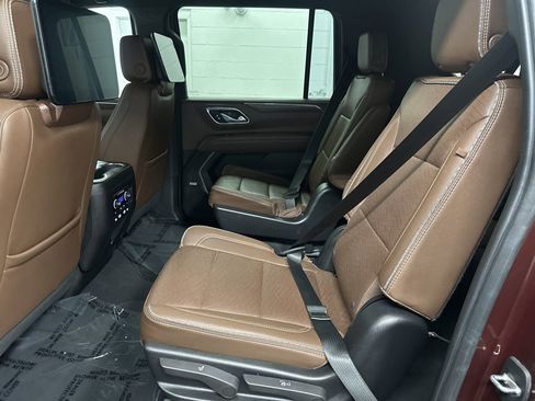 Used 2023 Chevrolet Suburban High Country AWD/4WD image 39