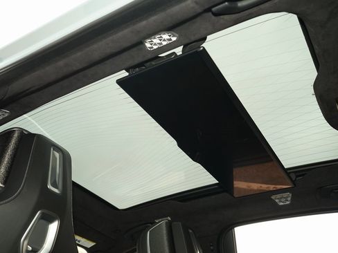 Used 2023 BMW 760i xDrive image 22