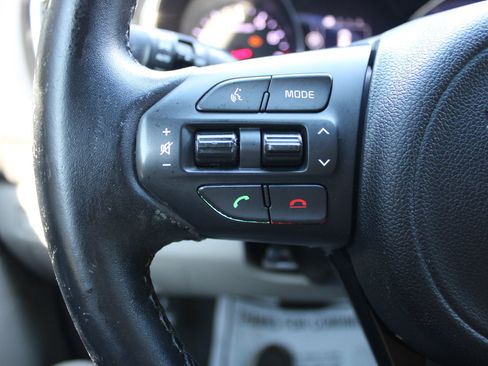 Used 2016 Kia Sedona EX FWD image 9
