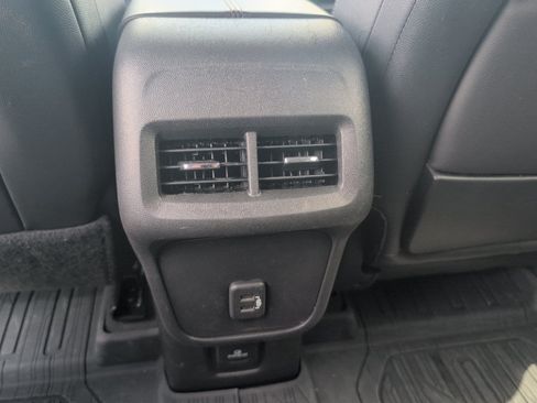 Used 2024 GMC Terrain SLT w/ Elevation Edition AWD/4WD image 19