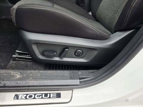 Used 2023 Nissan Rogue SV AWD/4WD image 34