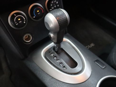 Used 2013 Nissan Rogue SV image 20