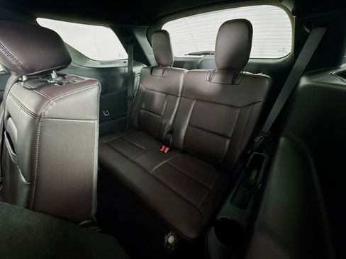Used 2025 Ford Explorer Platinum AWD/4WD image 23
