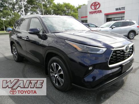 Used 2023 Toyota Highlander XLE AWD/4WD image 1