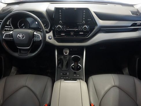 Used 2022 Toyota Highlander XLE image 26