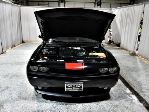 Used 2013 Dodge Challenger SXT image 37