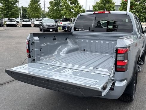 Certified 2025 Nissan Frontier PRO-4X image 10