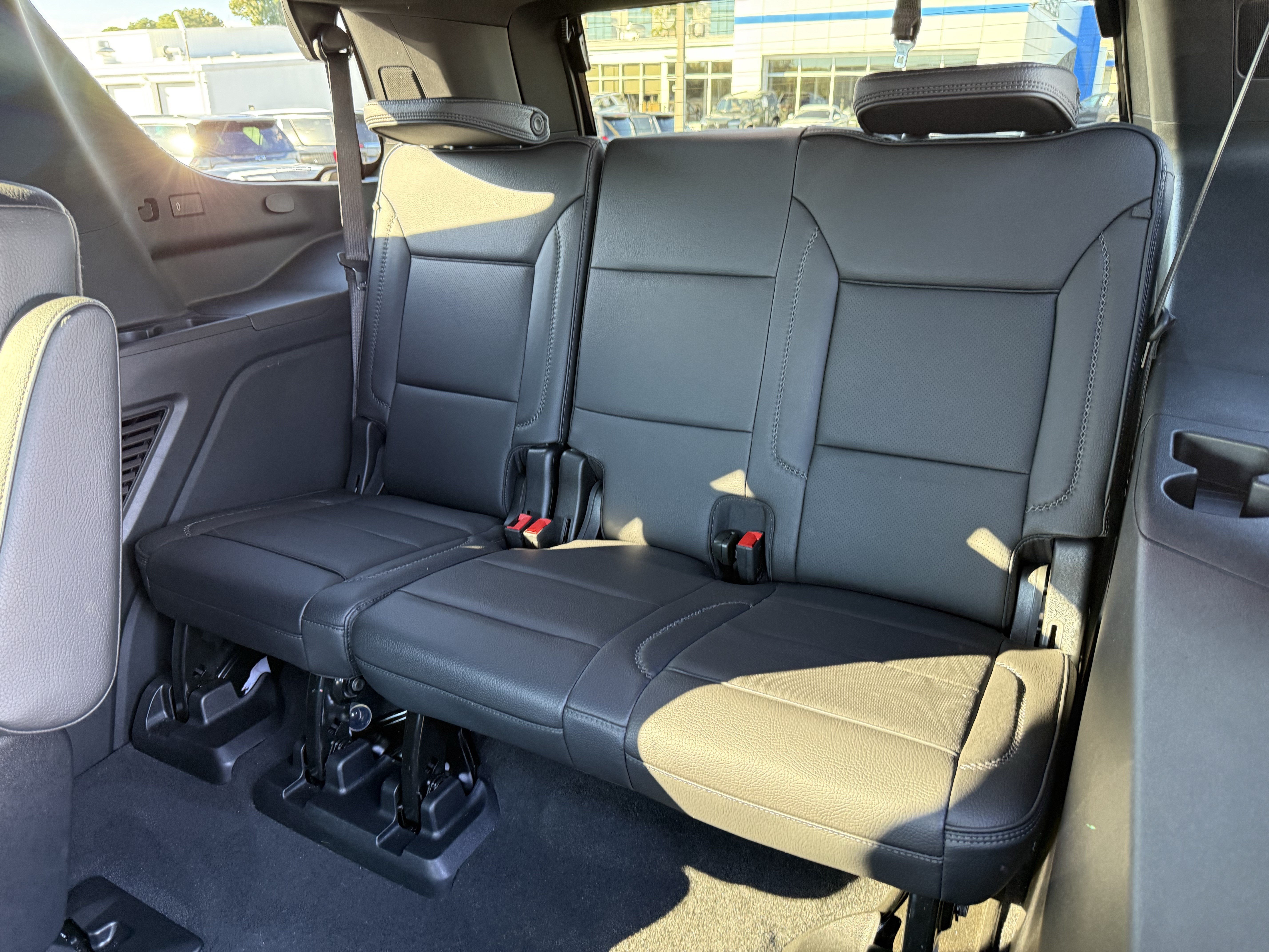 Used 2026 GMC Yukon Denali w/ Denali Reserve Package AWD/4WD image 36