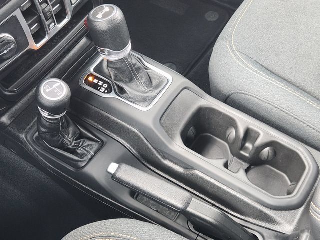 Used 2025 Jeep Wrangler Unlimited Sahara AWD/4WD image 18