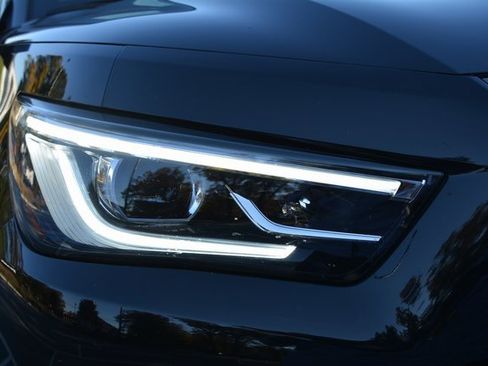 Used 2024 INFINITI QX80 Sensory image 5