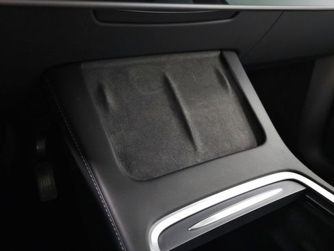 Used 2024 Tesla Model Y Long Range AWD/4WD image 29