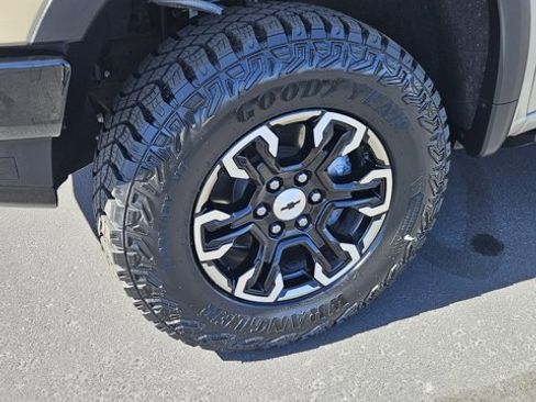 Used 2023 Chevrolet Silverado 1500 ZR2 w/ Technology Package image 9