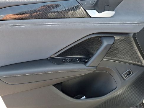 Used 2026 Volkswagen Tiguan SE w/ Panoramic Sunroof Package AWD/4WD image 12