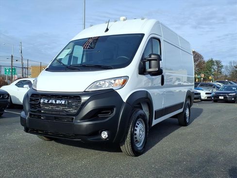 Used 2025 RAM ProMaster 2500 w/ Convenience Group image 3