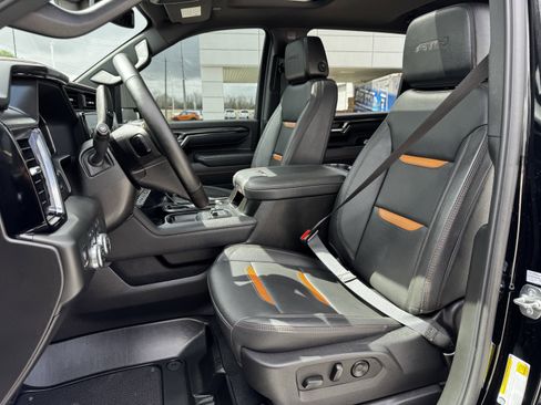 Used 2025 GMC Sierra 2500 AT4 image 30