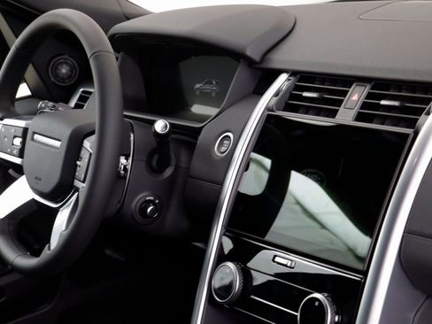 New 2025 Land Rover Discovery S AWD/4WD image 23