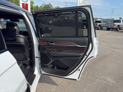 Used 2025 Jeep Grand Cherokee L Summit w/ Advanced Protech Group IV AWD/4WD image 22
