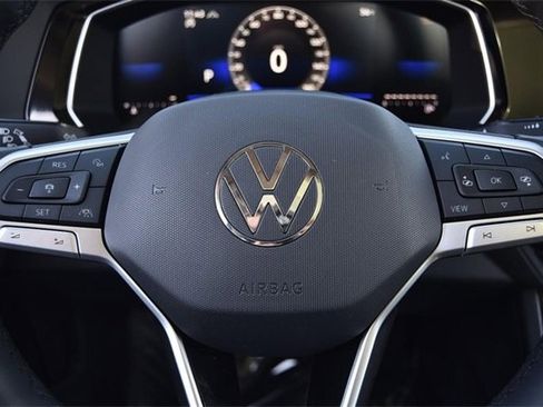 Certified 2024 Volkswagen Jetta SE w/ Panoramic Sunroof Package image 19